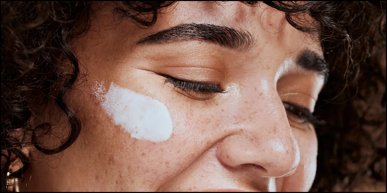 Applicazione crema viso