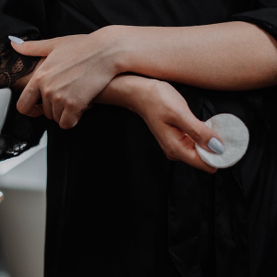 Gesto di detersione viso